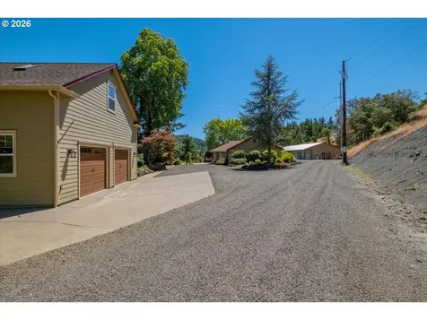 106 Green Valley Road Oakland OR 97462