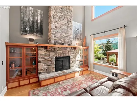 106 Green Valley Road Oakland OR 97462