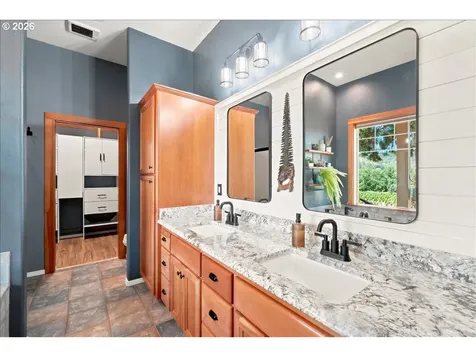 106 Green Valley Road Oakland OR 97462