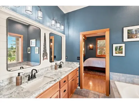 106 Green Valley Road Oakland OR 97462
