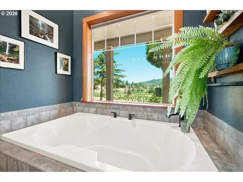 106 Green Valley Road Oakland OR 97462