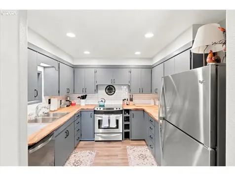 106 Green Valley Road Oakland OR 97462