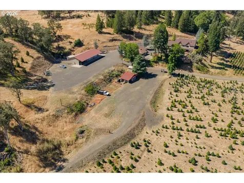 106 Green Valley Road Oakland OR 97462