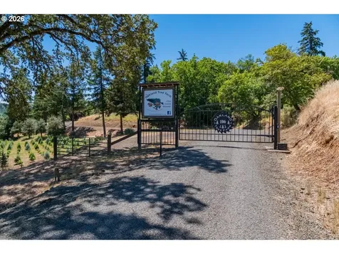 106 Green Valley Road Oakland OR 97462