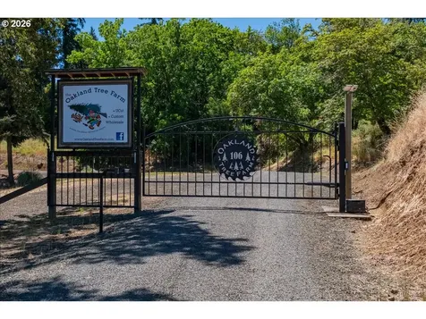 106 Green Valley Road Oakland OR 97462