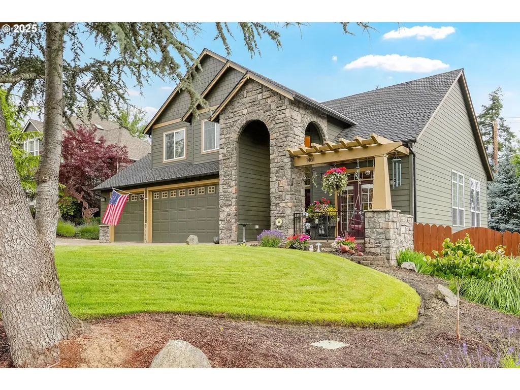 1401 Ranier Loop NW Salem OR 97304