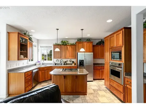 1401 Ranier Loop NW Salem OR 97304