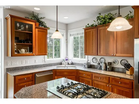 1401 Ranier Loop NW Salem OR 97304