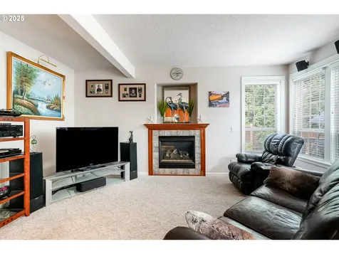 1401 Ranier Loop NW Salem OR 97304