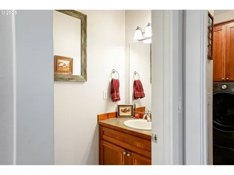 1401 Ranier Loop NW Salem OR 97304