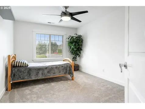 1401 Ranier Loop NW Salem OR 97304