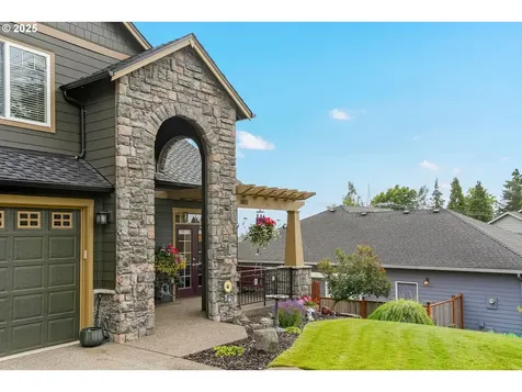 1401 Ranier Loop NW Salem OR 97304