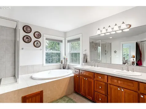 1401 Ranier Loop NW Salem OR 97304