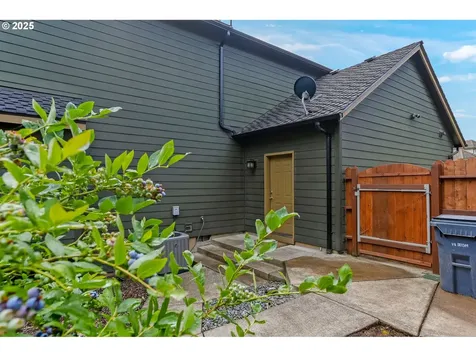 1401 Ranier Loop NW Salem OR 97304