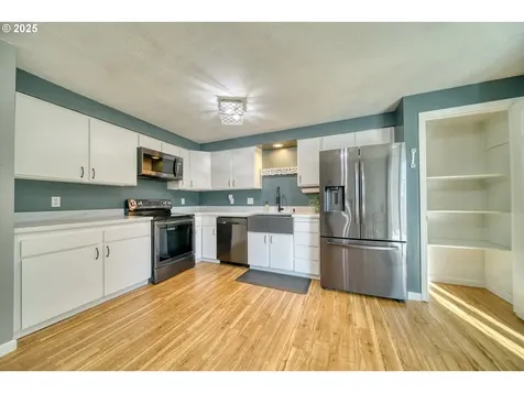 2440 6th Street Columbia City OR 97018