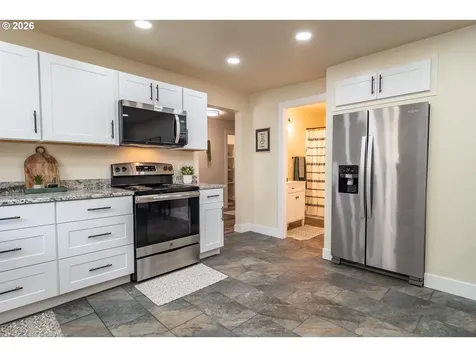 765 W Rainbow Street Roseburg OR 97471