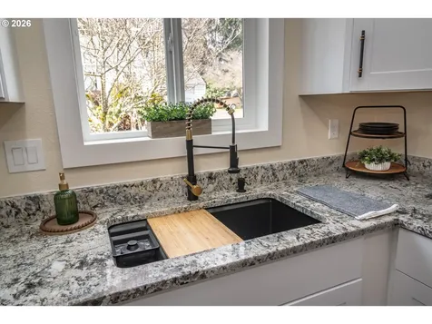 765 W Rainbow Street Roseburg OR 97471