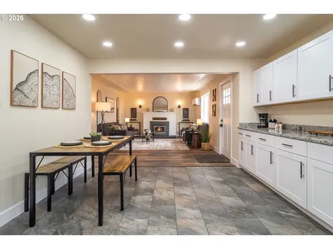 765 W Rainbow Street Roseburg OR 97471