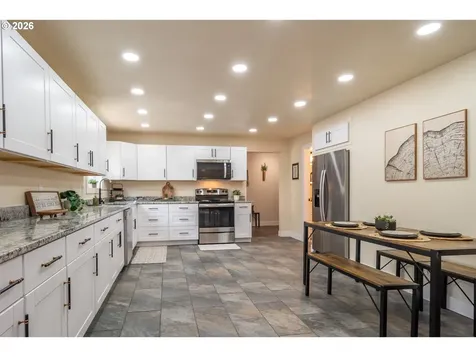 765 W Rainbow Street Roseburg OR 97471