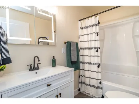 765 W Rainbow Street Roseburg OR 97471