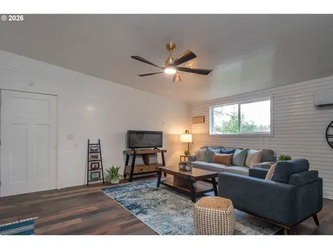 765 W Rainbow Street Roseburg OR 97471