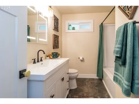 765 W Rainbow Street Roseburg OR 97471
