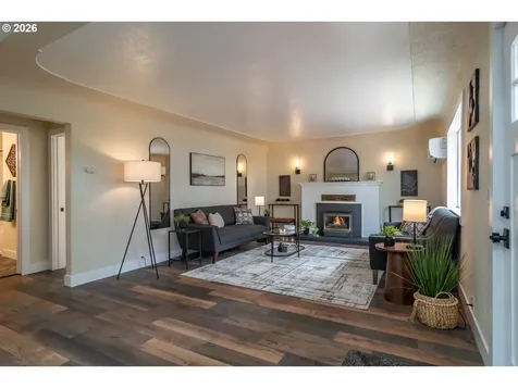 765 W Rainbow Street Roseburg OR 97471