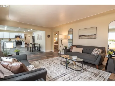 765 W Rainbow Street Roseburg OR 97471
