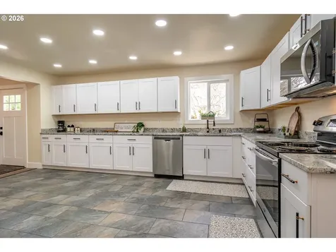 765 W Rainbow Street Roseburg OR 97471