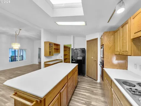100 Seagrove Loop Lincoln City OR 97367