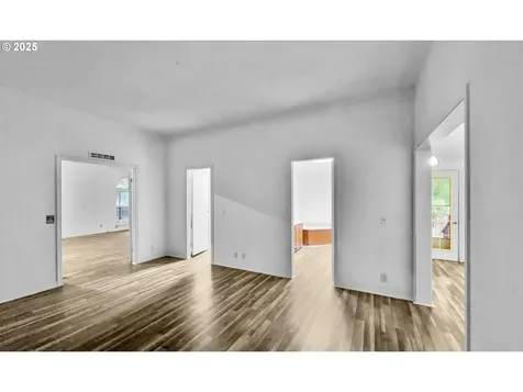 100 Seagrove Loop Lincoln City OR 97367