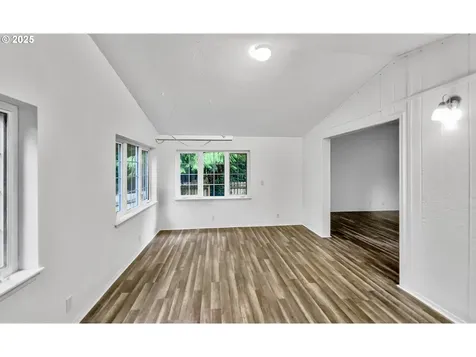 100 Seagrove Loop Lincoln City OR 97367