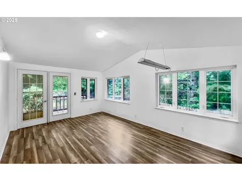 100 Seagrove Loop Lincoln City OR 97367
