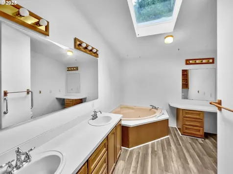 100 Seagrove Loop Lincoln City OR 97367
