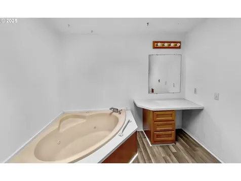 100 Seagrove Loop Lincoln City OR 97367