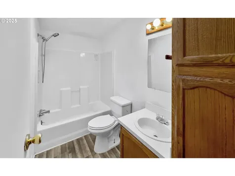 100 Seagrove Loop Lincoln City OR 97367