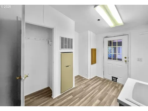 100 Seagrove Loop Lincoln City OR 97367