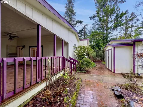 100 Seagrove Loop Lincoln City OR 97367