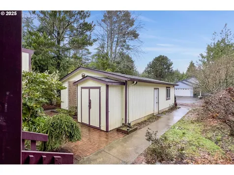 100 Seagrove Loop Lincoln City OR 97367