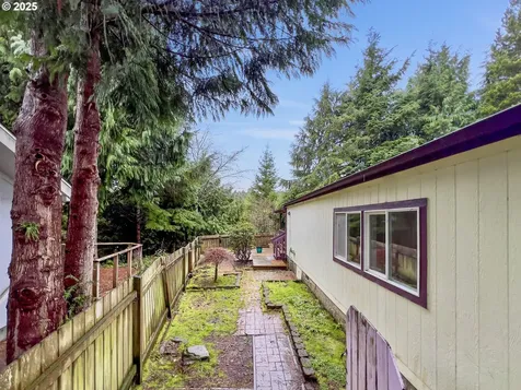 100 Seagrove Loop Lincoln City OR 97367