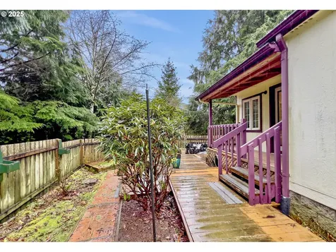 100 Seagrove Loop Lincoln City OR 97367