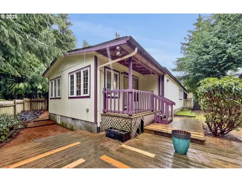 100 Seagrove Loop Lincoln City OR 97367