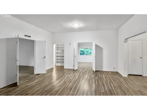 100 Seagrove Loop Lincoln City OR 97367