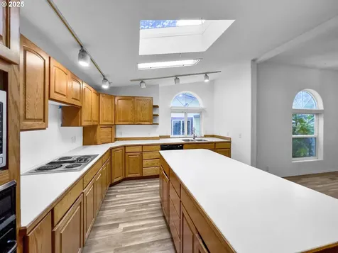 100 Seagrove Loop Lincoln City OR 97367