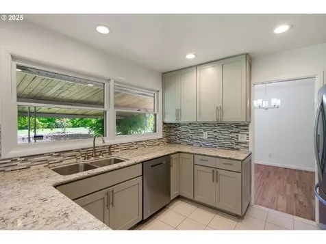881 Linn Avenue Oregon City OR 97045