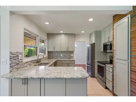 881 Linn Avenue Oregon City OR 97045