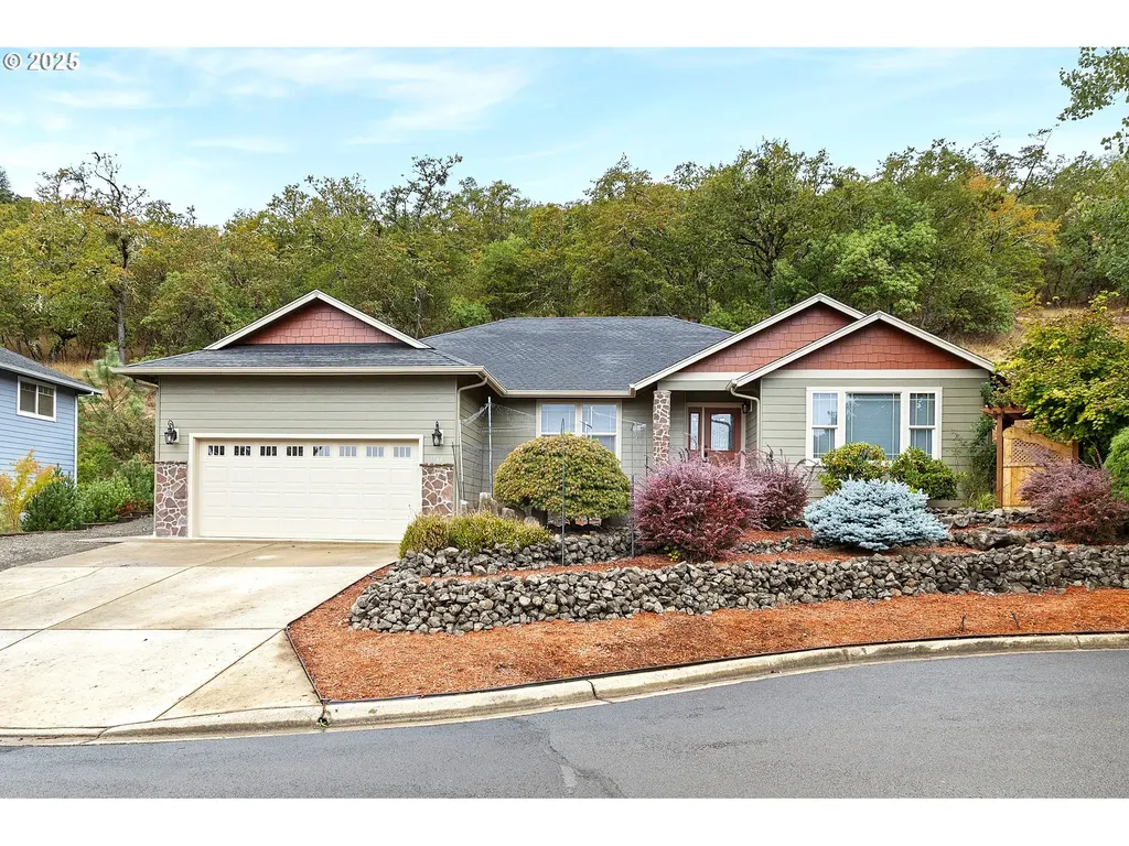 1744 NE Shale Court Roseburg OR 97470