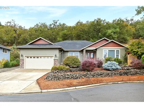 1744 NE Shale Court Roseburg OR 97470