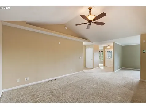 1744 NE Shale Court Roseburg OR 97470