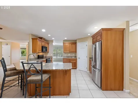 1744 NE Shale Court Roseburg OR 97470